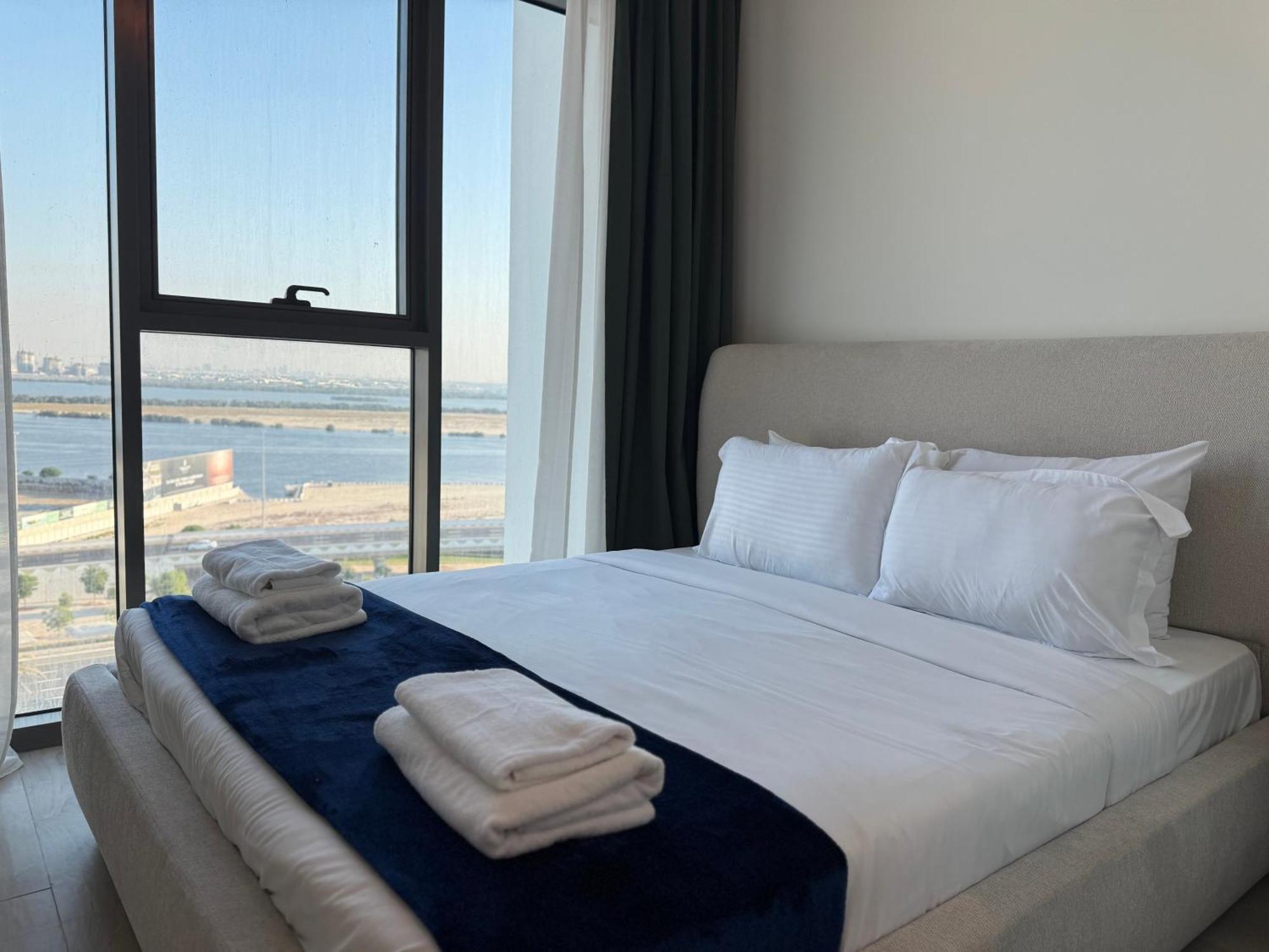 Apartment Ashri Luxurious With Breathtaking Views In Azizi Creek Views, Fawad Dubai