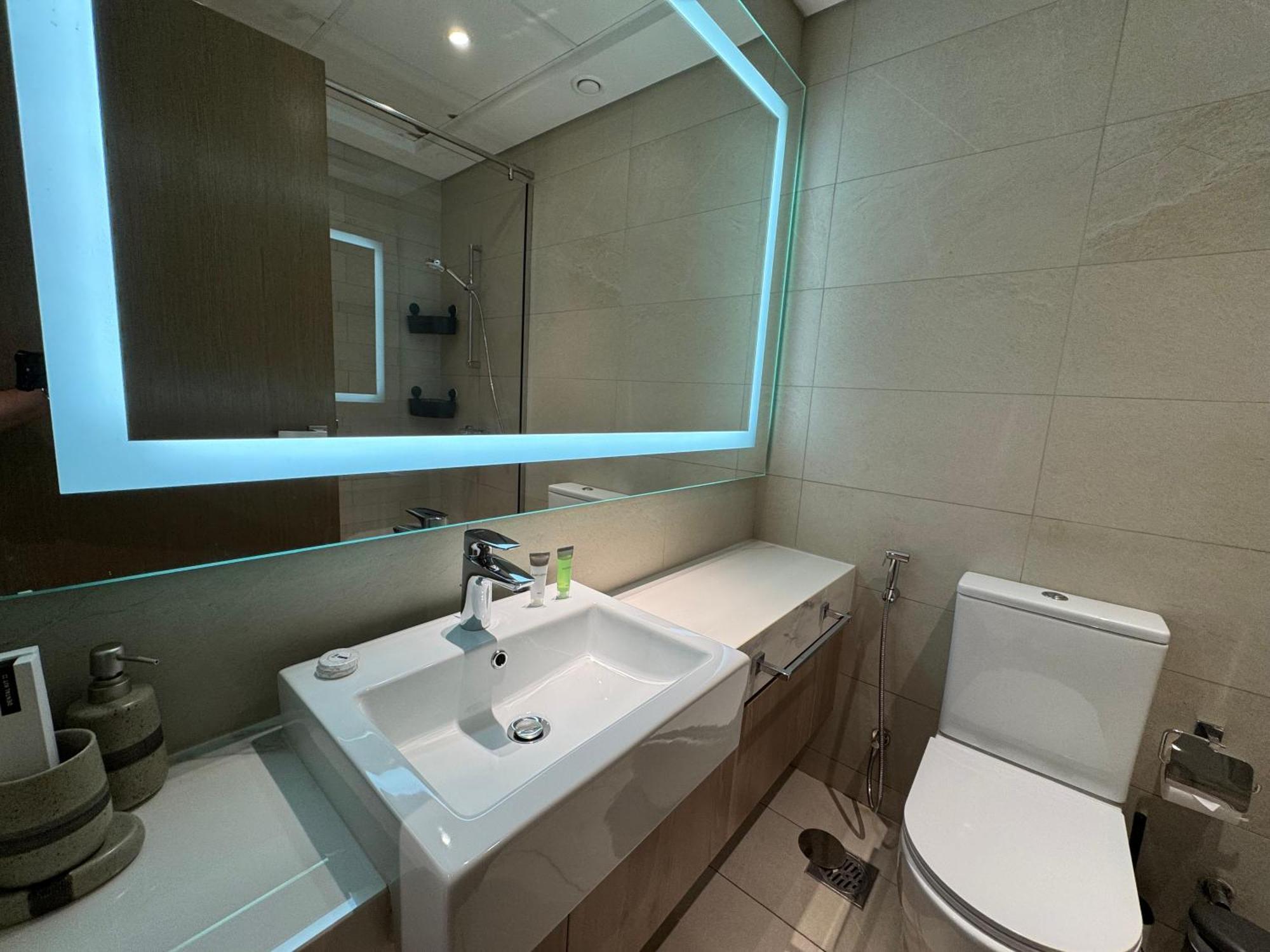Ashri Luxurious With Breathtaking Views In Azizi Creek Views, Fawad Apartment