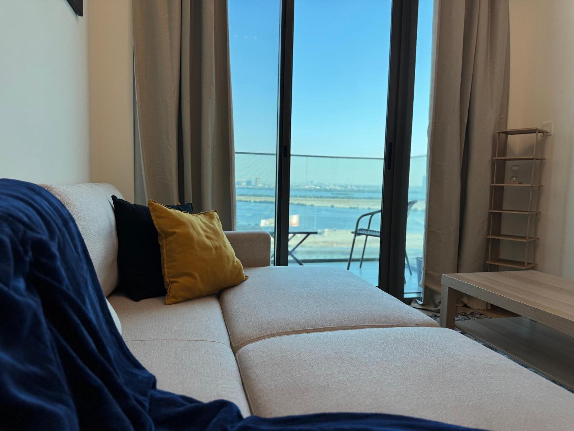 Apartment Ashri Luxurious With Breathtaking Views In Azizi Creek Views, Fawad