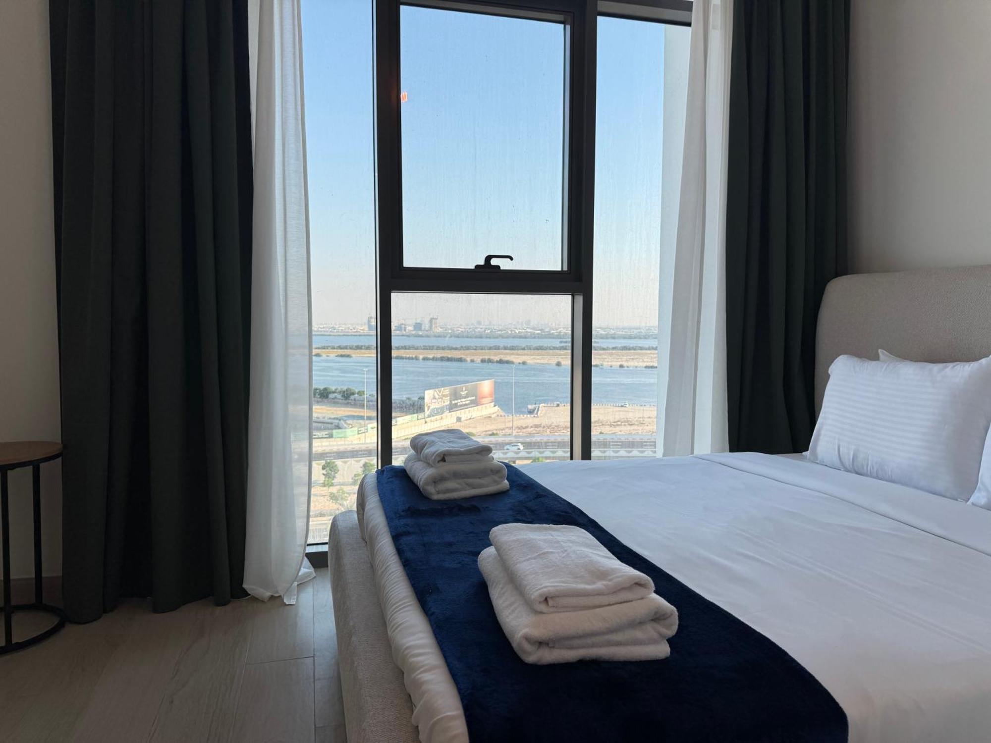 Ashri Luxurious With Breathtaking Views In Azizi Creek Views, Fawad Apartment *