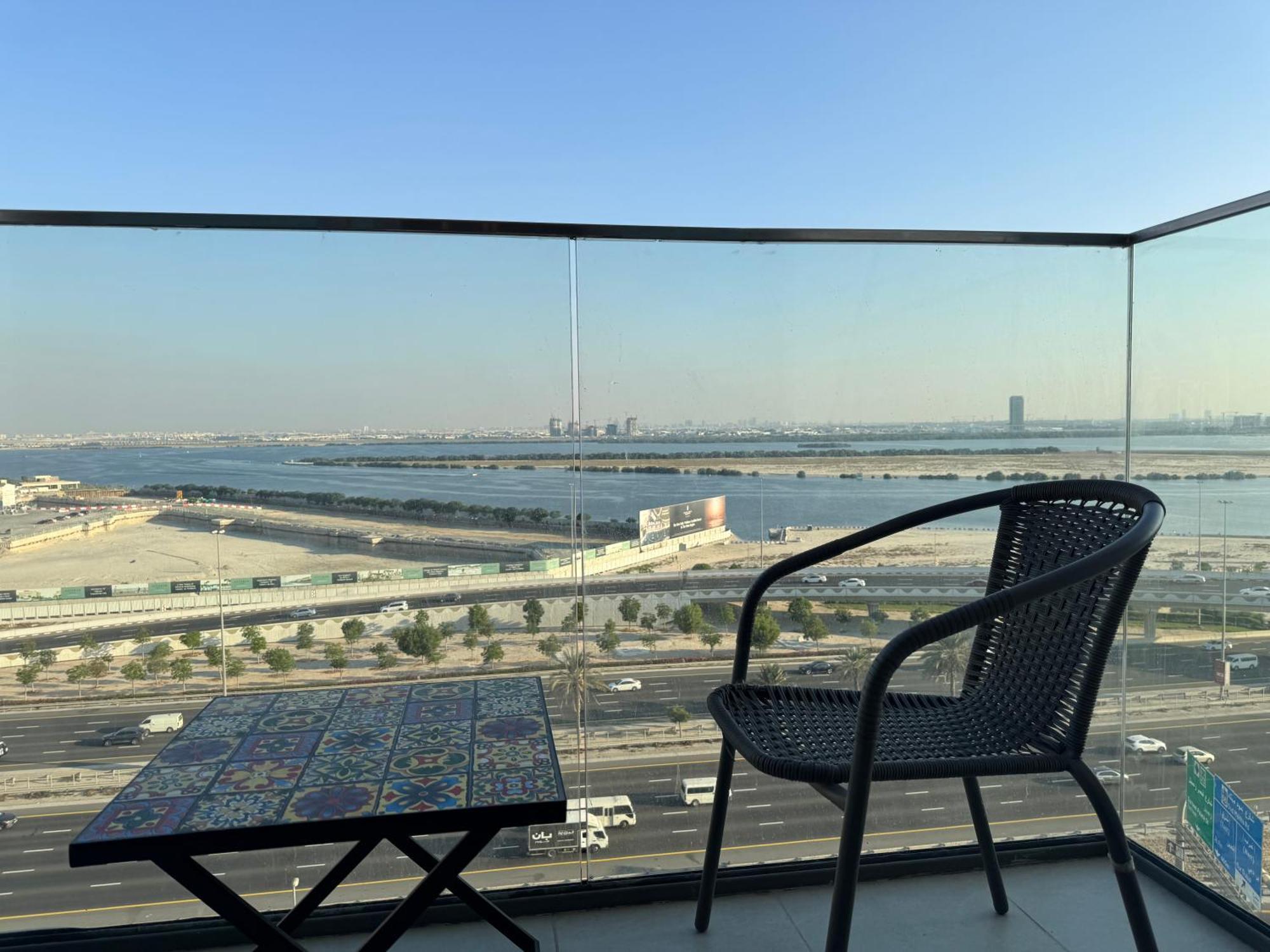Ashri Luxurious With Breathtaking Views In Azizi Creek Views, Fawad Apartment *