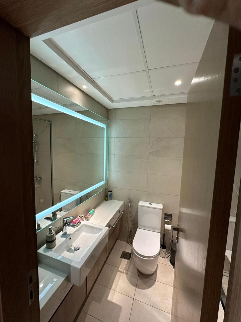 Ashri Luxurious With Breathtaking Views In Azizi Creek Views, Fawad Apartment *